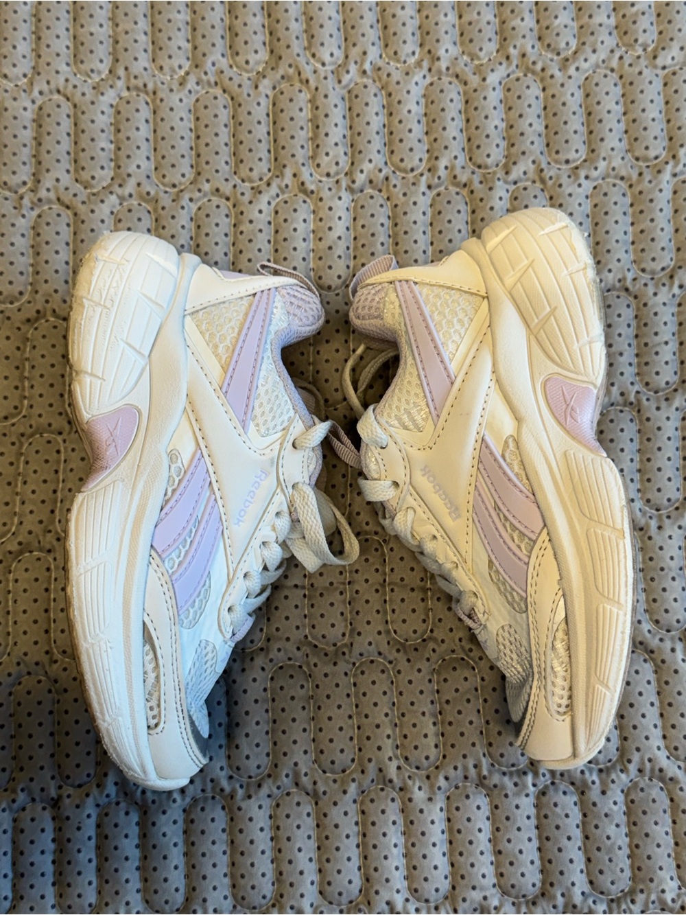 Reebok kid’s Chunky Sneaker in White and Lavender Accent - Picture 2 of 10